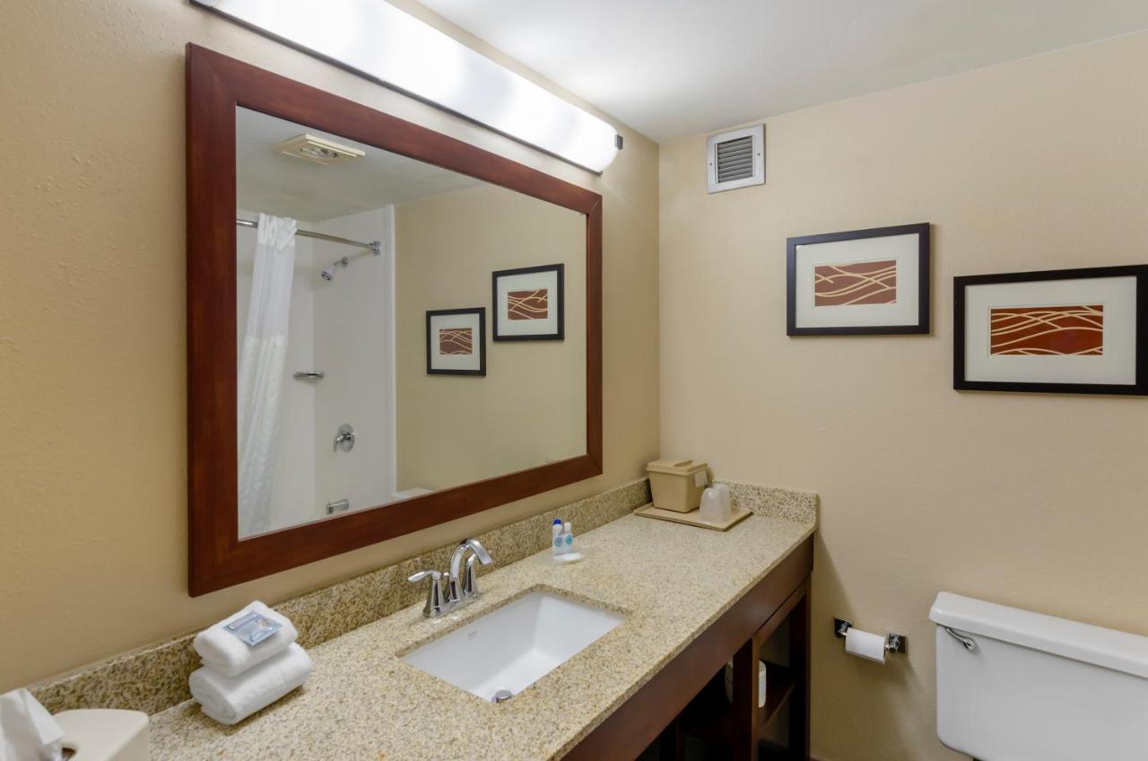 Comfort Inn Blacksburg University Area Bagian luar foto